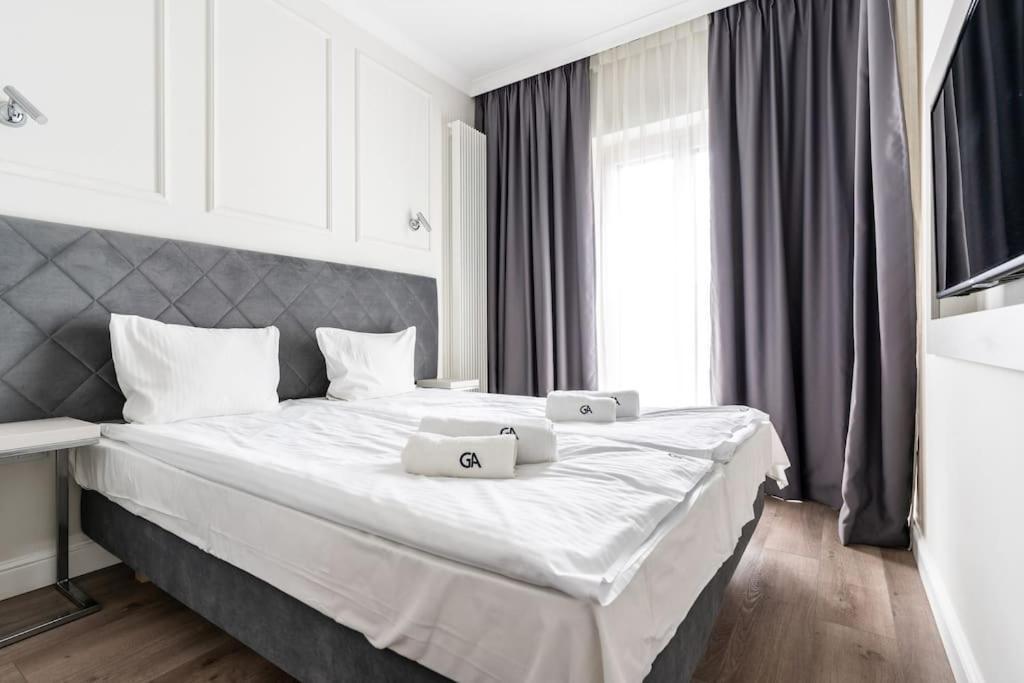 Chic & Luxury Apartment By Mennica Residence Varşovia Exterior foto