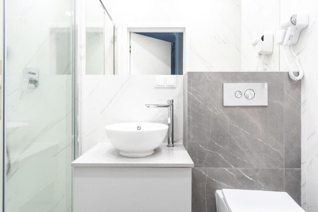 Chic & Luxury Apartment By Mennica Residence Varşovia Exterior foto